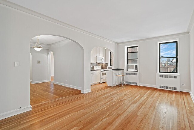 Building Photo - 25-40-40 31st Ave