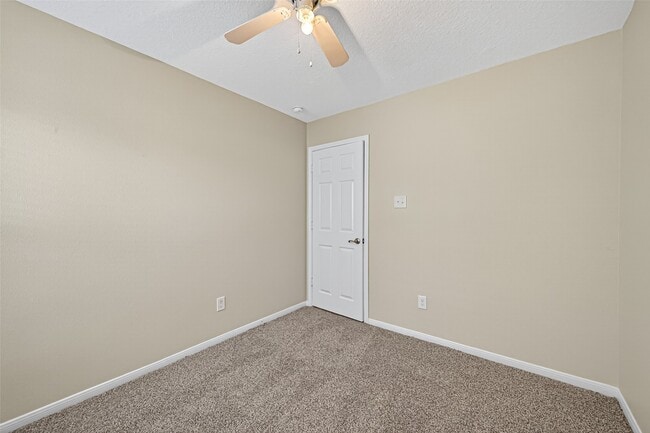 Building Photo - 3343 Apple Dale Dr