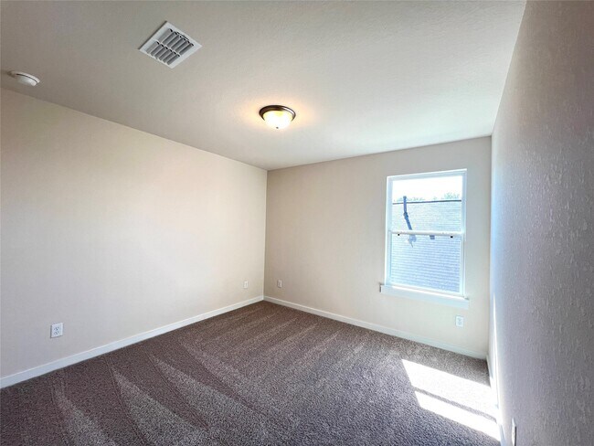Building Photo - 7238 Clearwater Cv Dr