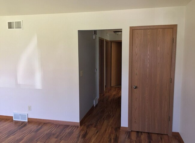 Building Photo - 4413 Menasha Ave