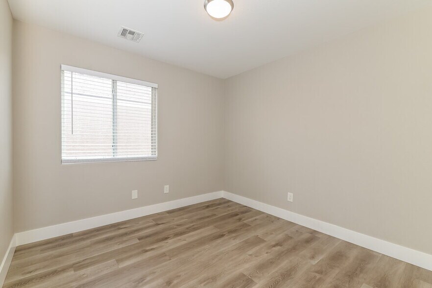 Building Photo - 6002 Aripeka St