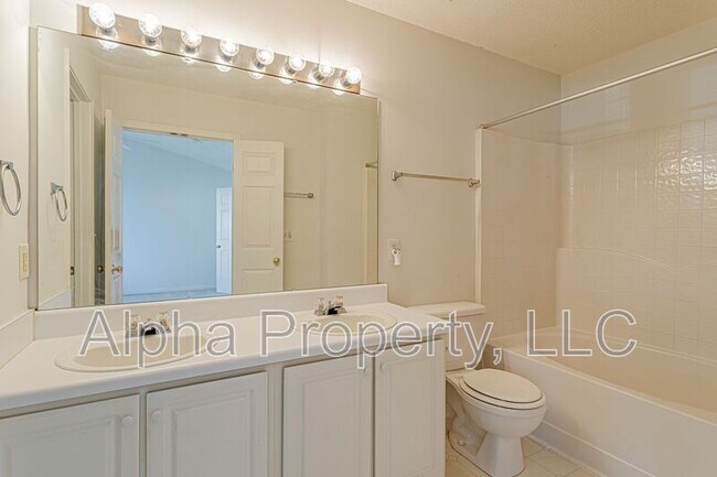 Building Photo - 119 Waterford Park Dr