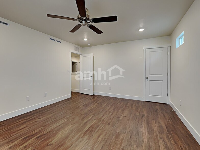 Building Photo - 6714 W Spriggel St