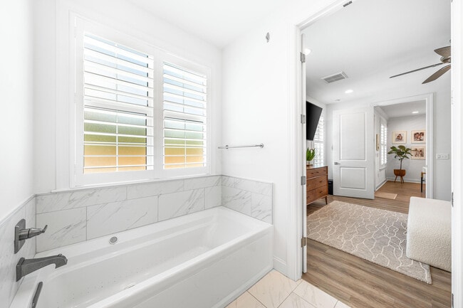 Building Photo - 229 Windrow Way