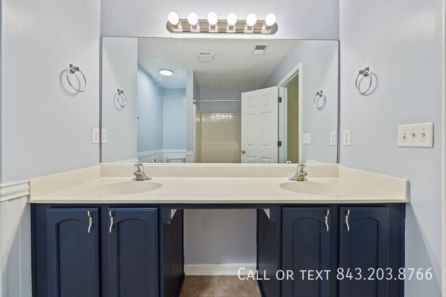 Building Photo - 1005 Summerhaven Pl