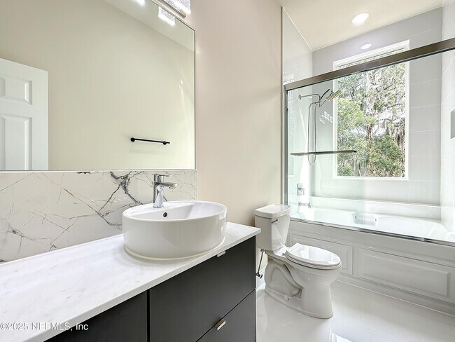Building Photo - 5395 Heckscher Dr