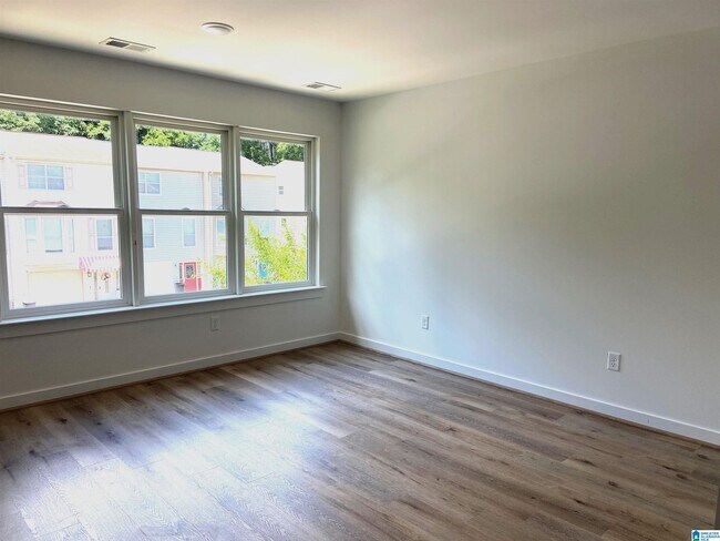 Building Photo - 1719 13th Ct S