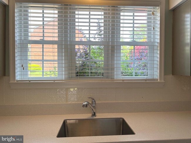 Building Photo - 136 Fairfield Dr