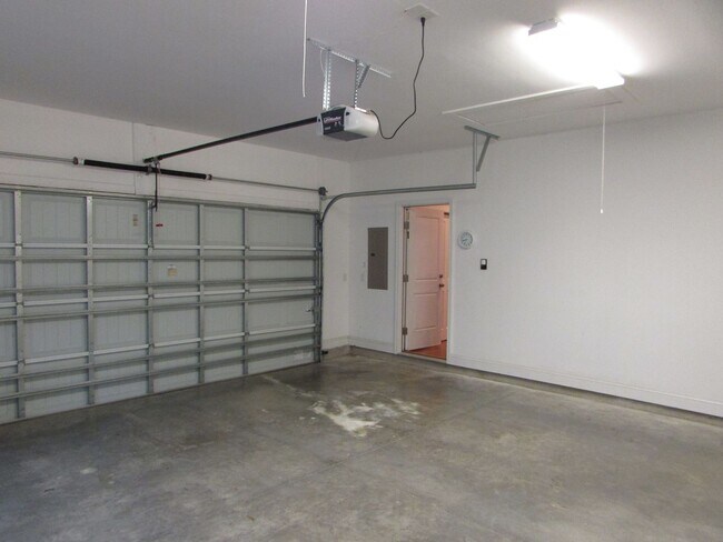 Building Photo - 1519 Round Ridge Rd SE