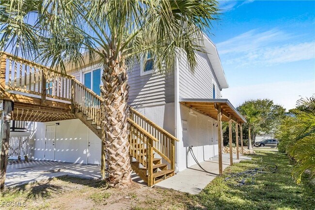 Building Photo - 10697 Holly Rd