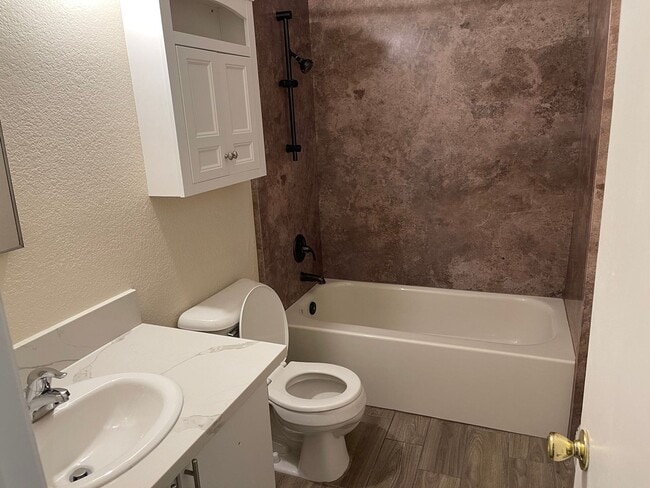 Building Photo - Stylish Condo Near the Strip & Convention Center!