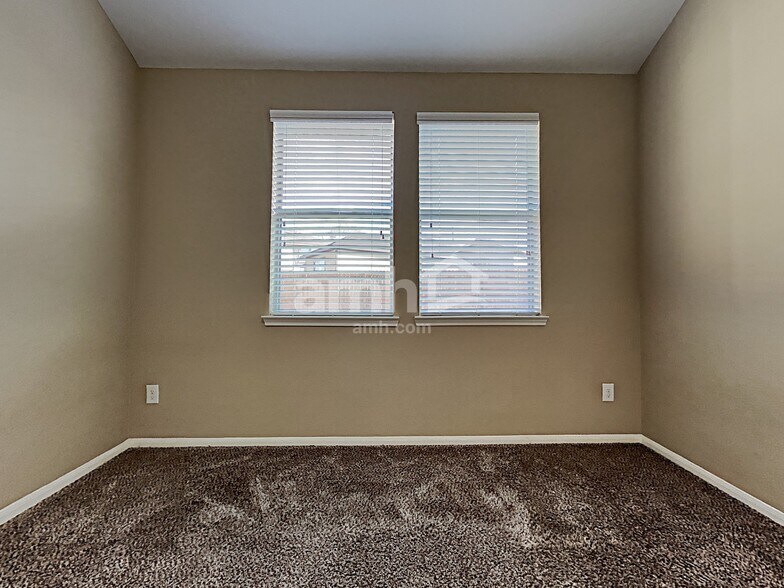 Building Photo - 2324 Shady Tree Ln