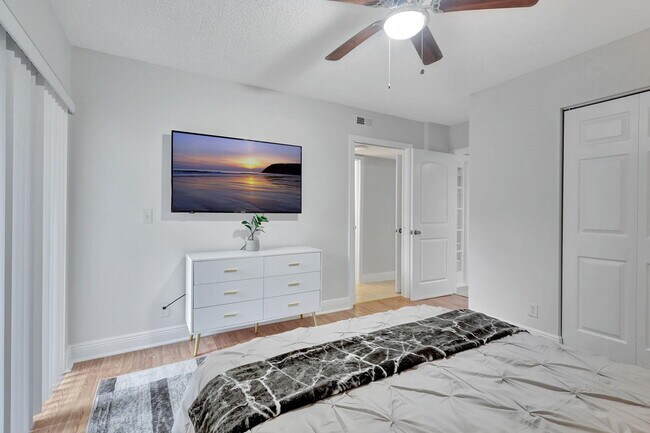 Building Photo - 12641 Westhampton Cir