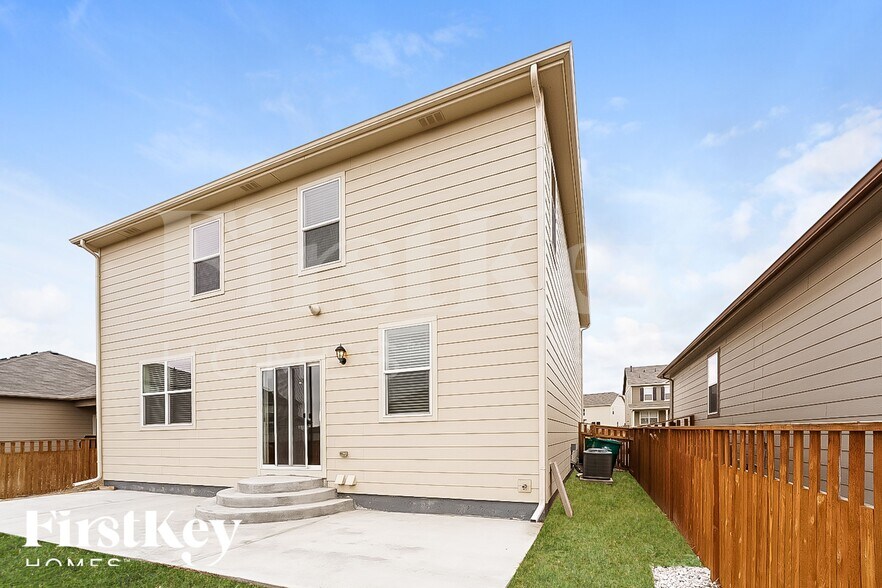 Building Photo - 816 Draw St