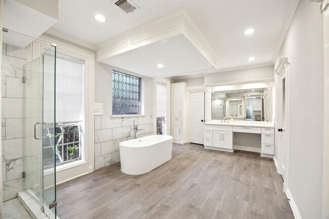 Building Photo - 1310 Kelliwood Oaks Dr