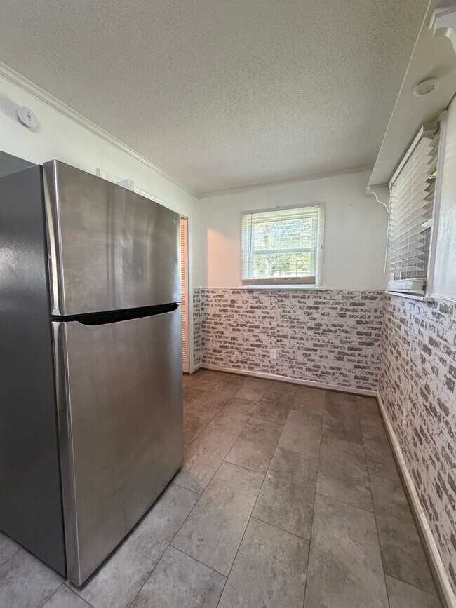 Building Photo - 144 Lacy Cir