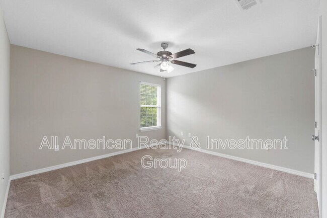 Building Photo - 426 Eisenhower Dr