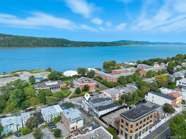 Building Photo - 3 Spring St