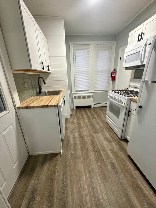 Building Photo - 327 1st Ave