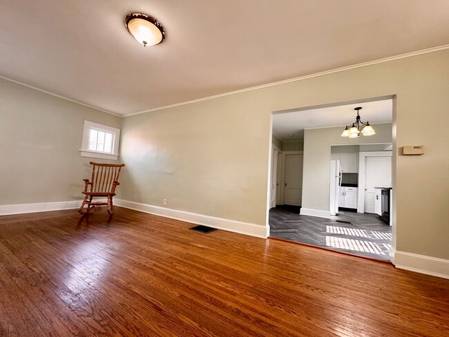 Building Photo - Charming 2 Bedroom 1 Bath House