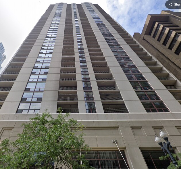 Primary Photo - 200 N Dearborn St