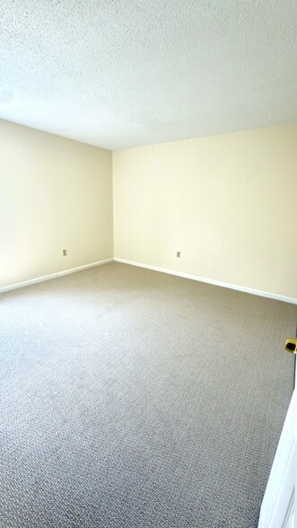 Building Photo - 26 Lions Ln