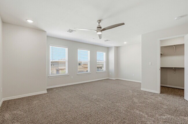 Building Photo - 629 La Entrada Cir