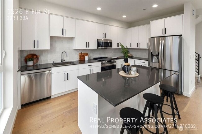 Building Photo - 1526 E Fir St