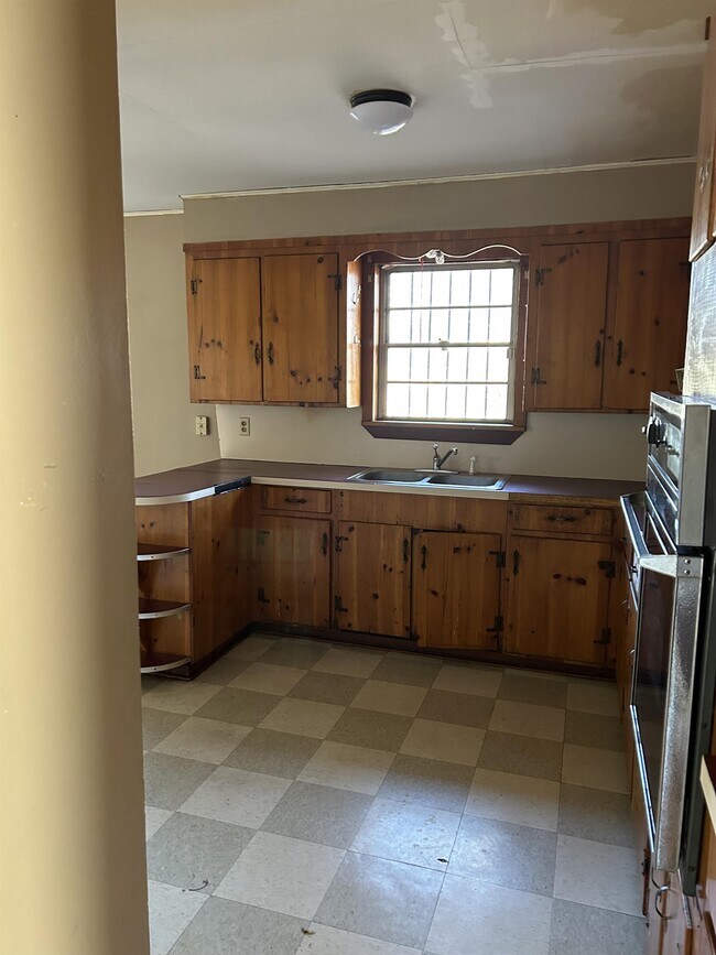 Building Photo - 2707 Fort Miro Ave