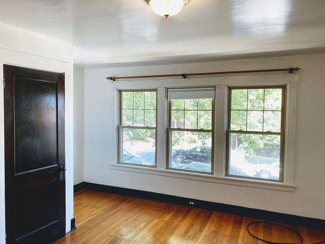 Building Photo - Great 3 bedroom, 2 story Duplex in Squirrel Hill