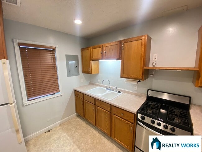 Building Photo - Cute 2 bed Home!