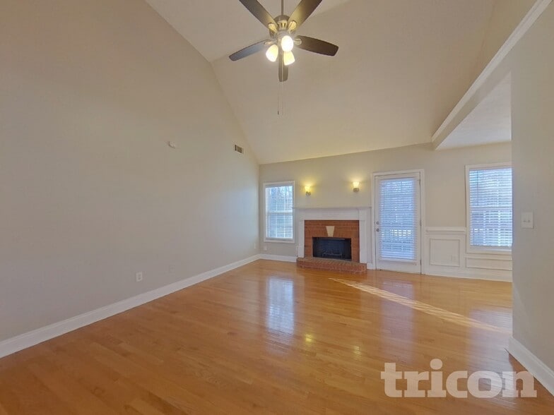 Building Photo - 136 Brookside Way