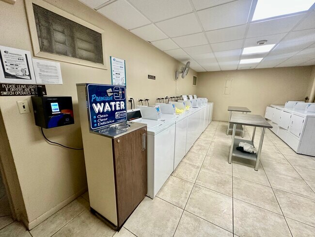 Building Photo - 900 NE 18th Ave