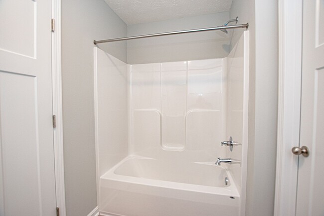 Building Photo - 412 Eagle Pointe Dr