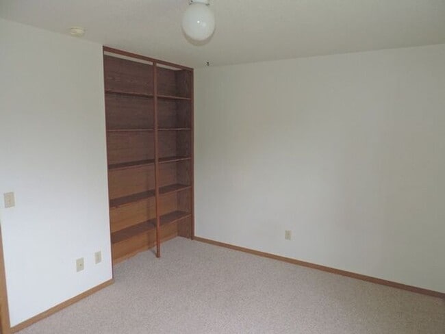 Building Photo - $1,095 | 2 Bedroom, 1 Bathroom CONDO | CAT Friendly* | SUBLEASE* | Available for October 1st, 202...