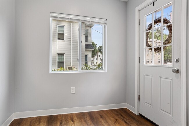 Building Photo - 13 Prospect St