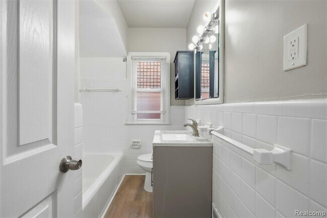 Building Photo - 2045 N Elizabeth St