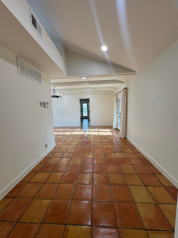Building Photo - 1529 W Lynwood St