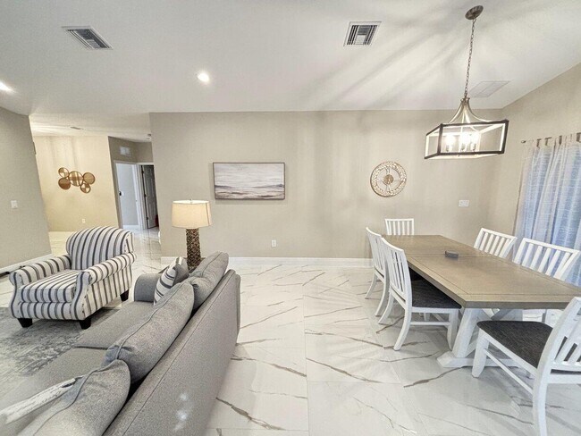 Building Photo - 1330 28th Ave