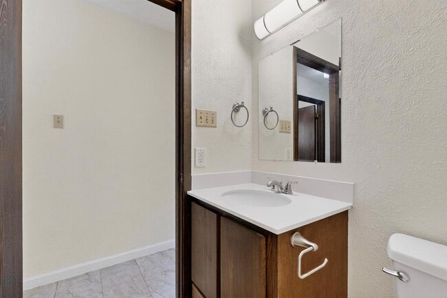 Building Photo - 6605 Bluestone St