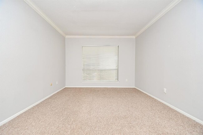 Building Photo - 2230 S Piney Point Rd