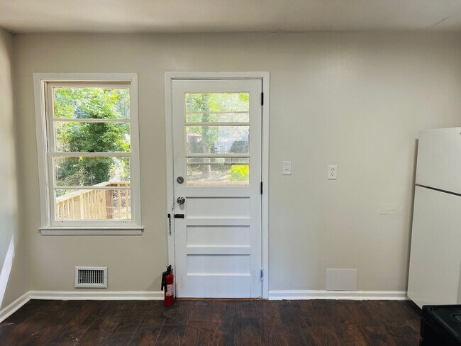 Building Photo - 531 Locke St