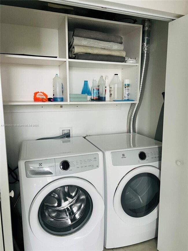 Building Photo - 3 bedroom in North miami Beach FL 33160