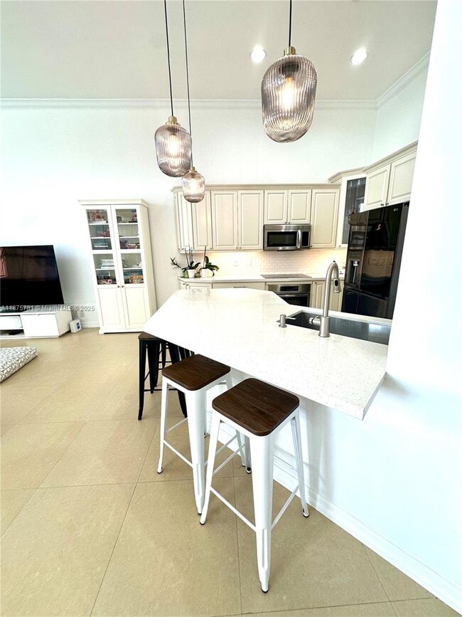 Building Photo - 656 Verona Pl