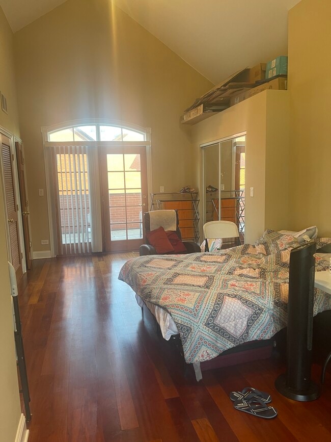 Building Photo - 4331 W Peterson Ave