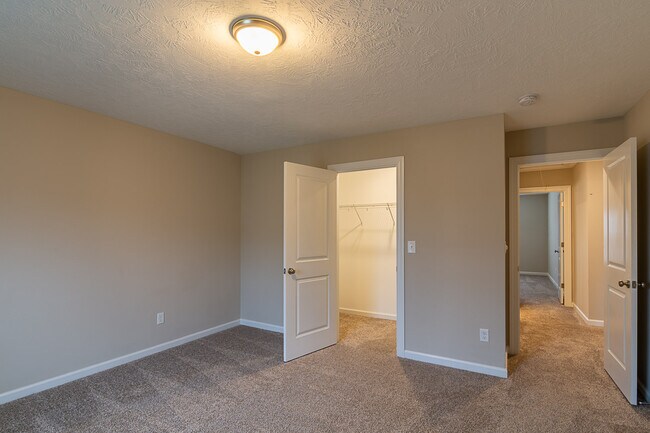 Building Photo - 453 Arrowwood Dr