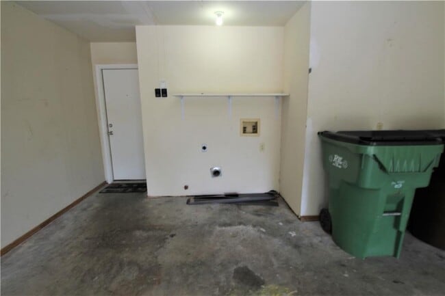 Building Photo - 605 Elder Way