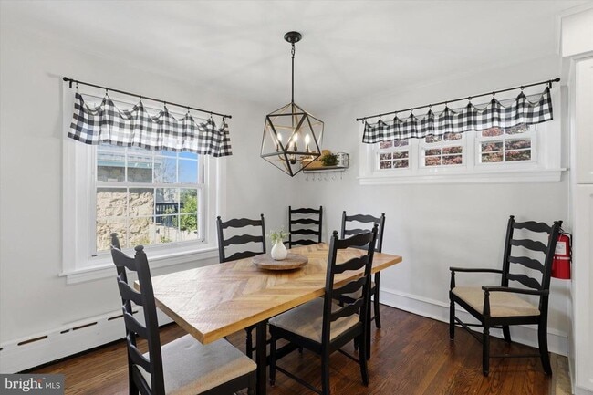 Building Photo - 1637 Locust St