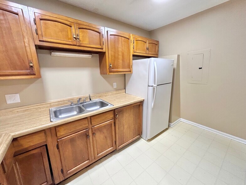 Building Photo - 206 Robin Ln
