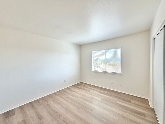 Building Photo - Spacious 3 Bedroom Home with Loft, Large Backyard & 2 Car Garage